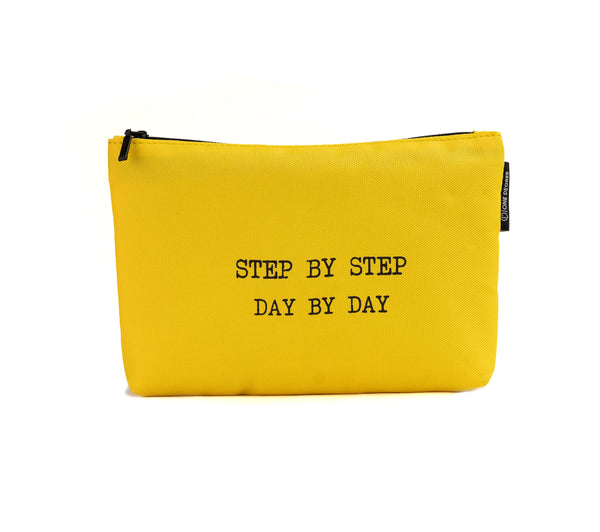 One Degree Step By Step Pouch R0722