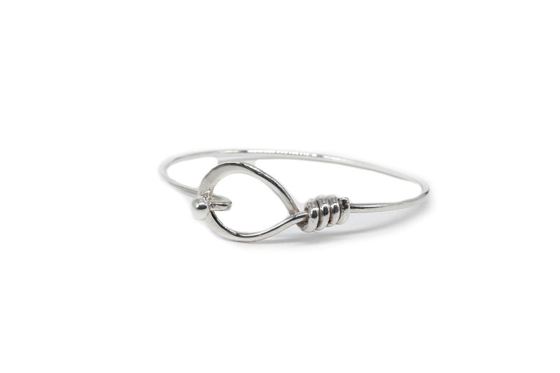 AMNA Oval Clasp Bangle Jewelry ASJ-B08