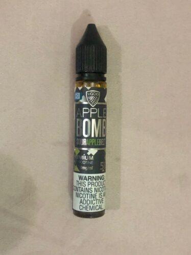 VGod Saltnic Apple Bomb Sour Apple Belt 30Ml 50Mg - Shams Shopping Centre Elite  